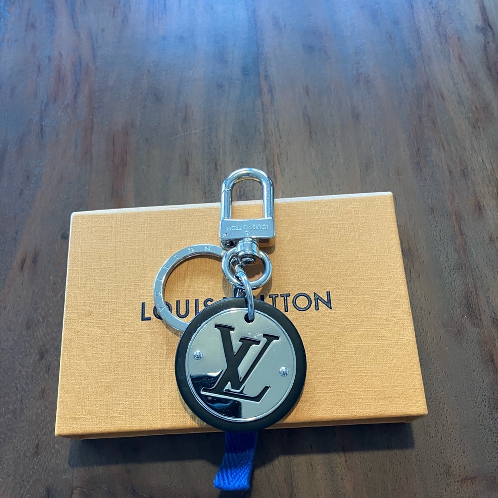 Louis Vuitton Black and Silver Key Holder or purse charm NWOT - Picture 7 of 8